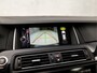 BMW 5-Serie Touring 528i Sport 245Pk Automaat (GROOT NAVI, LEDER, SCHERMEN ACHTERIN, MEMORY SEATS, CAMERA, COMFORTSTOELEN, GETINT GLAS, LED, NIEUWSTAAT)