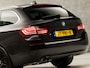 BMW 5-Serie Touring 528i Sport 245Pk Automaat (GROOT NAVI, LEDER, SCHERMEN ACHTERIN, MEMORY SEATS, CAMERA, COMFORTSTOELEN, GETINT GLAS, LED, NIEUWSTAAT)