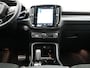 Volvo XC40 T5 Recharge R-Design Plug In Hybrid 262pk Dealer O.H. PHEV | Trekhaak Af Fabriek | Camera | Alcantara Sportstoelen Memory & Verwarmd | Stuur Verwarmd | Apple Carplay | Keyless | Virtual | Cruise Control | Navigatie | DAB |