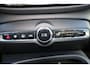 Volvo EX40 Plus Black Edition 70 kWh - Panorama/schuifdak - IntelliSafe Assist & Surround - Harman/Kardon audio - Parkeercamera achter - Verwarmde voorstoelen & stuur - Parkeersensoren voor & achter - Elektr. bedienb. voorstoelen met geheugen links - Draadloze tel. lader - Warmtepomp - Extra getint glas - 20' LMV