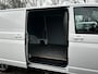 Volkswagen Transporter 2.0 TDI L2H1 150 PK AUTOMAAT! Trekhaak, 3-zits, voorruitverwarming, APPLE carplay, parkeersensoren