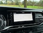 Volkswagen Transporter 2.0 TDI L2H1 150 PK AUTOMAAT! Trekhaak, 3-zits, voorruitverwarming, APPLE carplay, parkeersensoren