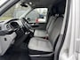 Volkswagen Transporter 2.0 TDI L2H1 150 PK AUTOMAAT! Trekhaak, 3-zits, voorruitverwarming, APPLE carplay, parkeersensoren