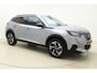 Peugeot 2008 1.2 PureTech Allure Pack | Navigatie | Camera | Parkeersensoren achter | Climate Control | Keyless Entry & Start | Apple Carplay/Android Auto | Full LED | 17'' LM Velgen | 1e Eigenaar