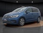 Volkswagen Touran 1.5 TSI Highline R-line 7 Persoons | Trekhaak | Camera | Stoelverwarming | ACC | Elek Achterklep |