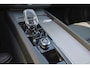 Volvo XC60 T8 Recharge AWD Plus Black Edition - LONG RANGE - Luchtvering - Panorama/schuifdak - IntelliSafe Assist & Surround - 360º Camera - Harman/Kardon audio - Adaptieve LED koplampen - Verwarmde voorstoelen, stuur & achterbank - Parkeersensoren voor & achter - Elektr. bedienb. voorstoelen met geheugen - Draadloze tel. lader - Extra getint glas - Elektr. inklapbare trekhaak - 21' LMV