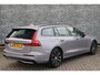 Volvo V60 2.0 T6 Plug-in hybrid AWD Plus Dark | Adaptieve cruise control | Dode hoek detectie | 360 Camera | Trekhaak | Contourstoelen | Elektr. verstelbare voorstoelen incl. memory | Parkeersensoren vóór + achter | 18"lichtemetalen velgen | All season banden | Google Services |