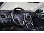 Volvo V60 T4 Summum - AUTOMAAT - BLIS - Adaptive Cruise Control - Parkeercamera achter - Verwarmde voorstoelen - Lederen bekleding - Navigatie - Extra getint glas - 16' LMV