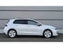 Volkswagen Golf 1.5 eHybrid 204pk Life Edition | SoH 100% | Trekhaak | Panoramadak