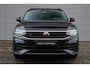 Volkswagen Tiguan 1.4 TSI eHybrid R-Line Business+ / Electrisch schuifdak / Electrische trekhaak / Dodehoek detectie / 19 inch Licht metalen velgen / Parkeercamera / Matrix LED koplampen /