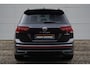 Volkswagen Tiguan 1.4 TSI eHybrid R-Line Business+ / Electrisch schuifdak / Electrische trekhaak / Dodehoek detectie / 19 inch Licht metalen velgen / Parkeercamera / Matrix LED koplampen /