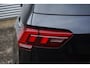 Volkswagen Tiguan 1.4 TSI eHybrid R-Line Business+ / Electrisch schuifdak / Electrische trekhaak / Dodehoek detectie / 19 inch Licht metalen velgen / Parkeercamera / Matrix LED koplampen /