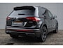 Volkswagen Tiguan 1.4 TSI eHybrid R-Line Business+ / Electrisch schuifdak / Electrische trekhaak / Dodehoek detectie / 19 inch Licht metalen velgen / Parkeercamera / Matrix LED koplampen /