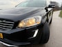 Volvo XC60 2.0 D3 FWD Kinetic Automaat / Panoramadak / Leder / Camera / Navi / Stoelverwarming / 18" Velgen / PDC / Cruise / LED /