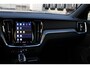 Volvo V60 T6 Plug-in hybrid AWD Plus Dark | Rondomzicht Camera| Semi Electrische trekhaak| Electronic Climate Control | Adaptieve Cruise Control | Parkeersensoren | Rijstrooksensor Met Correctie | Navigatiesysteem | Verwarmbare Voorstoelen | Verwarmbaar Stuurwiel | Keyless Entry |