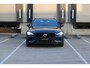 Volvo V60 T6 Plug-in hybrid AWD Plus Dark | Rondomzicht Camera| Semi Electrische trekhaak| Electronic Climate Control | Adaptieve Cruise Control | Parkeersensoren | Rijstrooksensor Met Correctie | Navigatiesysteem | Verwarmbare Voorstoelen | Verwarmbaar Stuurwiel | Keyless Entry |