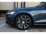 Volvo V60 T6 Plug-in hybrid AWD Plus Dark | Rondomzicht Camera| Semi Electrische trekhaak| Electronic Climate Control | Adaptieve Cruise Control | Parkeersensoren | Rijstrooksensor Met Correctie | Navigatiesysteem | Verwarmbare Voorstoelen | Verwarmbaar Stuurwiel | Keyless Entry |