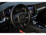 Volvo V60 T6 Plug-in hybrid AWD Plus Dark | Rondomzicht Camera| Semi Electrische trekhaak| Electronic Climate Control | Adaptieve Cruise Control | Parkeersensoren | Rijstrooksensor Met Correctie | Navigatiesysteem | Verwarmbare Voorstoelen | Verwarmbaar Stuurwiel | Keyless Entry |