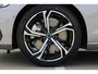 Volvo V60 T6 Plug-in hybrid AWD Business Edition | Extra Getint Glas Achter | Park Assist voor en achter | Premium Audio by Harman Kardon | Adaptieve Cruise Control & Pilot Assist | Keyless Entry & Start | Verwarmbaar stuurwiel | Verwarmbare voorstoelen | Verwarmbare achterbank |