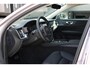Volvo V60 T6 Plug-in hybrid AWD Business Edition | Extra Getint Glas Achter | Park Assist voor en achter | Premium Audio by Harman Kardon | Adaptieve Cruise Control & Pilot Assist | Keyless Entry & Start | Verwarmbaar stuurwiel | Verwarmbare voorstoelen | Verwarmbare achterbank |