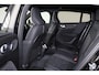 Volvo C40 Extended Range Plus 82 kWh - Panoramadak - IntelliSafe Assist & Surround - Parkeercamera achter - Verwarmde voorstoelen & stuur - Parkeersensoren voor & achter - Draadloze tel. lader - High Performance audio - Warmtepomp - Extra getint glas - Elektr. inklapbare trekhaak - 19' LMV