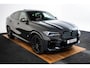 BMW X6 M50i High Executive Panoramadak - Comfortstoelen - CraftedClarity - Akoestische ramen - Comfort Access - Active Cruise Control - Head up - Harman Kardon - Entertainmentsysteem Professional - Zonnescherm achter -