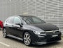 Volkswagen Golf 1.5 TSI 130PK R-Line / 18" LMV / Black Style / LED / Travel Assist / Parkeersensoren voor en achter /  Stoelverwarming