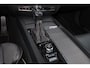 Volvo S60 T5 Intro Edition - Schuif/kanteldak - IntelliSafe Assist & Surround - Harman/Kardon audio - Adaptieve LED koplampen - Parkeercamera achter - Verwarmde voorstoelen & stuur - Parkeersensoren voor & achter - Elektr. bedienb. bestuurdersstoel met geheugen - Head up display - Standkachel - 19' LMV