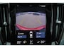 Volvo S60 T5 Intro Edition - Schuif/kanteldak - IntelliSafe Assist & Surround - Harman/Kardon audio - Adaptieve LED koplampen - Parkeercamera achter - Verwarmde voorstoelen & stuur - Parkeersensoren voor & achter - Elektr. bedienb. bestuurdersstoel met geheugen - Head up display - Standkachel - 19' LMV