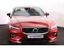 Volvo S60 T5 Intro Edition - Schuif/kanteldak - IntelliSafe Assist & Surround - Harman/Kardon audio - Adaptieve LED koplampen - Parkeercamera achter - Verwarmde voorstoelen & stuur - Parkeersensoren voor & achter - Elektr. bedienb. bestuurdersstoel met geheugen - Head up display - Standkachel - 19' LMV