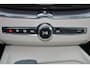 Volvo XC60 B5 Momentum Exclusive - Panorama/schuifdak - IntelliSafe Assist & Surround - 360º Camera - Harman/Kardon audio - Verwarmde voorstoelen & stuur - Parkeersensoren voor & achter - Head up display - 19' LMV