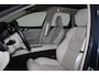 Volvo XC60 B5 Momentum Exclusive - Panorama/schuifdak - IntelliSafe Assist & Surround - 360º Camera - Harman/Kardon audio - Verwarmde voorstoelen & stuur - Parkeersensoren voor & achter - Head up display - 19' LMV