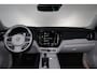 Volvo XC60 B5 Momentum Exclusive - Panorama/schuifdak - IntelliSafe Assist & Surround - 360º Camera - Harman/Kardon audio - Verwarmde voorstoelen & stuur - Parkeersensoren voor & achter - Head up display - 19' LMV