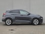 Hyundai Kona Electric EV Comfort Smart 39 kWh Automaat / Accu SOH 96% / Fabrieksgarantie tot 21-08-2028 / WLTP bereik 305 km stad 435 km / Stuur en Stoelverwarming / Adaptief CC / Achteruitrijcamera / Warmtepomp / Apple Carplay Android Auto /