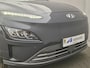 Hyundai Kona Electric EV Comfort Smart 39 kWh Automaat / Accu SOH 96% / Fabrieksgarantie tot 21-08-2028 / WLTP bereik 305 km stad 435 km / Stuur en Stoelverwarming / Adaptief CC / Achteruitrijcamera / Warmtepomp / Apple Carplay Android Auto /