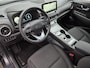 Hyundai Kona Electric EV Comfort Smart 39 kWh Automaat / Accu SOH 96% / Fabrieksgarantie tot 21-08-2028 / WLTP bereik 305 km stad 435 km / Stuur en Stoelverwarming / Adaptief CC / Achteruitrijcamera / Warmtepomp / Apple Carplay Android Auto /