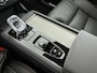 Volvo XC90 T8 Recharge Ultra Dark | 21" | Luchtvering | Bowers & Wilkins | Geventileerd Nappa | Stoelmassage | Trekhaak | Getint Glas | Head-up | 360 Camera | Pixel LED |