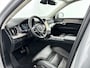 Volvo XC90 T8 Recharge Ultra Bright | 22" | Luchtvering | Geventileerd Nappa | Stoelmassage | Trekhaak | Panoramadak | Head-up | Harman Kardon | 360 Camera | Pixel LED