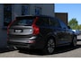 Volvo XC90 T8 automaat Recharge AWD Ultimate Dark | Panoramadak | Head-up display | Keyless entry | Elek. bed. stoelen voorstoelen met geheugen | Luchtvering | Semi elek. trekhaak | 360 graden camera | Dealer-onderhouden | Verwarmbare voorstoelen en achterbank | Verwarmbaar stuurwiel | Bowers & Wilkins audio | Apple carplay | Adaptive cruise control | 7-zits |