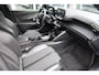 Peugeot e-2008 EV GT 50 kWh TREKHAAK-AFN PANO CARPLAY STOELVER. CRUISE 360-CAMERA HALF-LEER CRUISE CLIMA NAVI 2XPDC 17''LMV