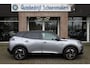 Peugeot e-2008 EV GT 50 kWh TREKHAAK-AFN PANO CARPLAY STOELVER. CRUISE 360-CAMERA HALF-LEER CRUISE CLIMA NAVI 2XPDC 17''LMV