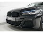 BMW 5-Serie 530e M-Sport | M-Stoelen | Schuifdak | Alcantara hemel | Head Up | Harman Kardon