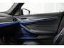 BMW 5-Serie 530e M-Sport | M-Stoelen | Schuifdak | Alcantara hemel | Head Up | Harman Kardon