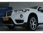 BMW X1 sDrive20i Orange Edition III | Cruise Control | HUD | HiFi | Trekhaak | Schuifdak | Stoelverwarming | Elektr. klep | Leder
