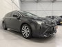 Toyota Corolla Touring Sports 1.8 Hybrid Business Plus LED/TREKHAAK/VIRTUAL/SPORTSTOELEN H.LEER/ACC/CAMERA/CARPLAY/KEYLESS/17"/PRIVACY/STOELVERWARMING/ORIG. NL AUTO/NIGHT SKY BLACK METALLIC