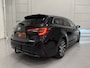 Toyota Corolla Touring Sports 1.8 Hybrid Business Plus LED/TREKHAAK/VIRTUAL/SPORTSTOELEN H.LEER/ACC/CAMERA/CARPLAY/KEYLESS/17"/PRIVACY/STOELVERWARMING/ORIG. NL AUTO/NIGHT SKY BLACK METALLIC