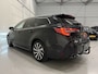 Toyota Corolla Touring Sports 1.8 Hybrid Business Plus LED/TREKHAAK/VIRTUAL/SPORTSTOELEN H.LEER/ACC/CAMERA/CARPLAY/KEYLESS/17"/PRIVACY/STOELVERWARMING/ORIG. NL AUTO/NIGHT SKY BLACK METALLIC