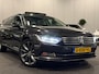 Volkswagen Passat Variant 1.5 TSI Highline Business R NAVI/LED/CARPLAY/PANO/ALCANTARA/TREKHAAK/ACC/FRONT-ASSIST