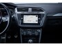 Volkswagen Tiguan 1.4 TSI R-line I Pano-dak I Massage I Trekhaak I Camera I NL-auto I 2e-eig. I NAP