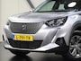 Peugeot e-2008 EV Blue Lease Active 50 kWh 136PK | 1ste eigenaar | AppleCarPlay/AndroidAuto | Armsteun | Climate Control | Cruise Control | Camera | FULL LED | Navigatie | LMV | Parkeersensoren | Trekhaak | Isofix |